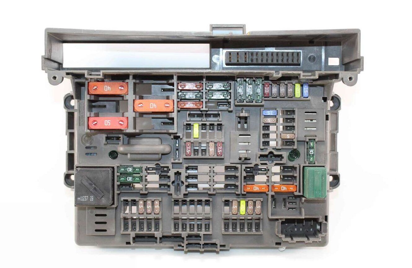 Caja de fusibles BMW E90 E93 E92 E82 E88 911944605 9119446-05 17925000004A 17925.000.004A 90603125 9119446 B010110700