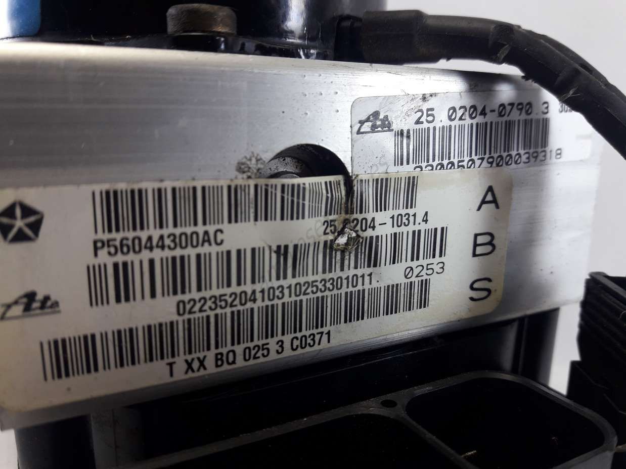 Modulo ABS Jeep Cherokee P56044300AC 56041821AAC 56041821AA C - Imagen 3