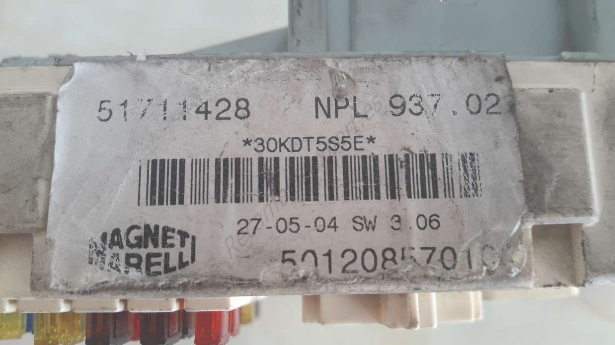 Caja de Fusibles Alfa Romeo 147 Magneti Marelli 501208570100 51711428 - Imagen 2