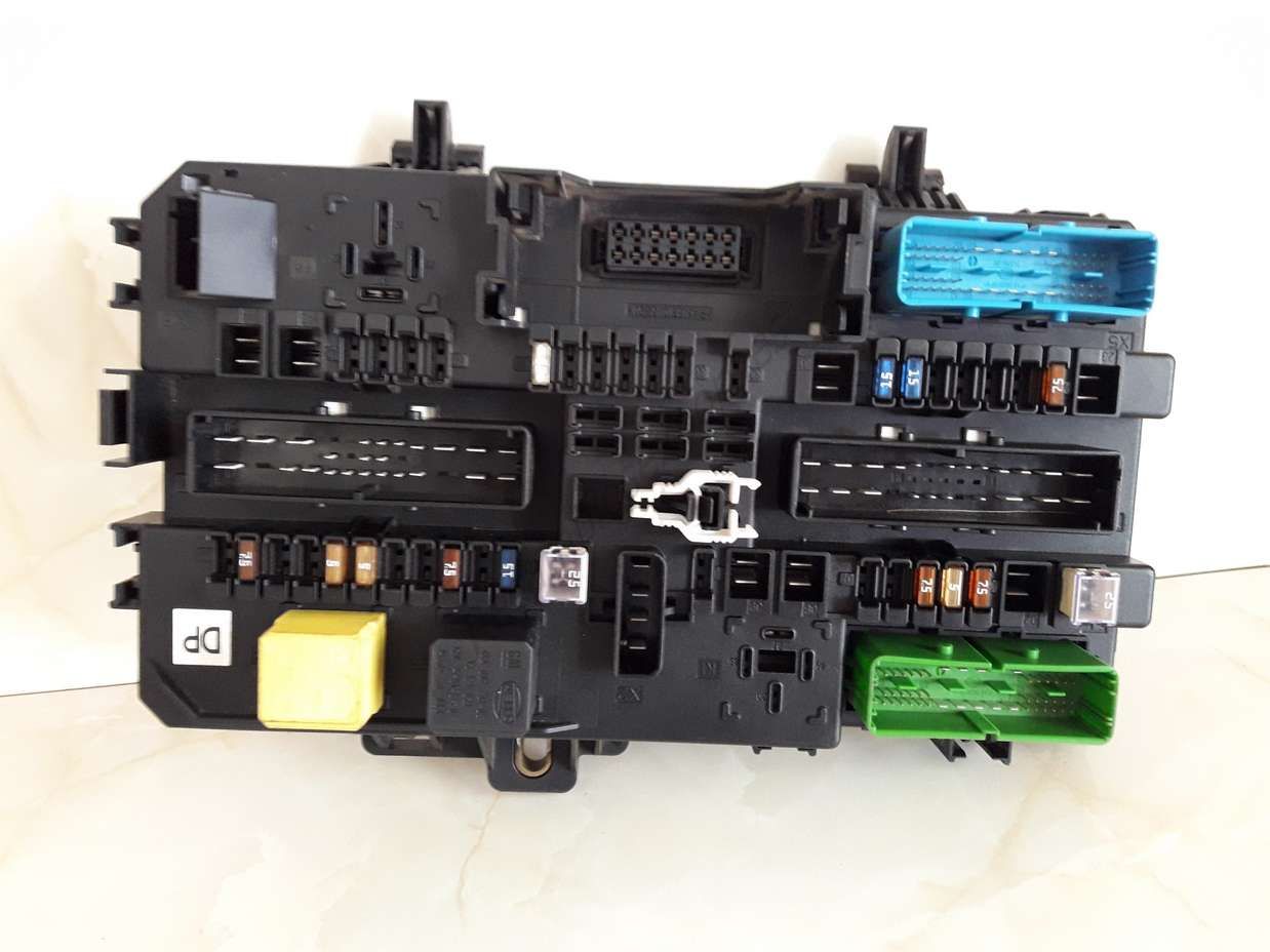 Caja de fusibles BSI Opel Astra 13181278DP 13 181 278 DP 5DK00866931 5DK008669-31