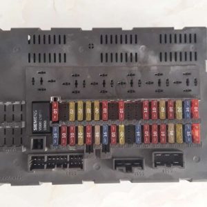 Caja de fusibles Land Rover Freelander 518665104 074851280200 YQE 102930 YQE102930