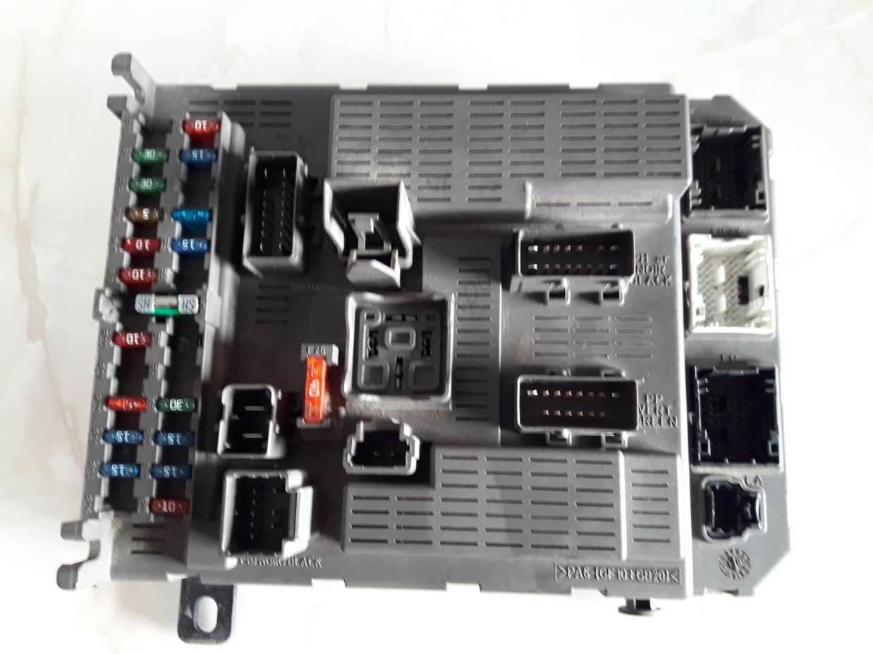 Caja de fusibles Peugeot Citroen 9646226880 96 462 268 80 BSI T04-00