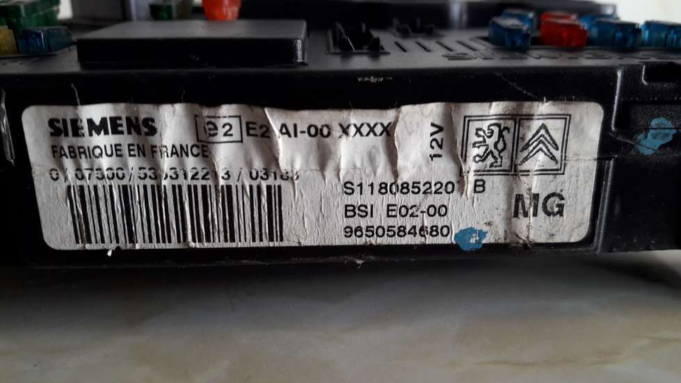 Caja de fusibles Peugeot Citroen 9650584680 S118085220B S118085220 B BSI E02-00 - Imagen 2