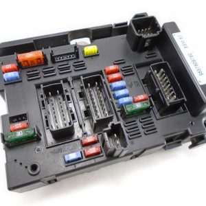 Caja de fusibles grupo psa peugeot citroen 9657608780 bsm b3