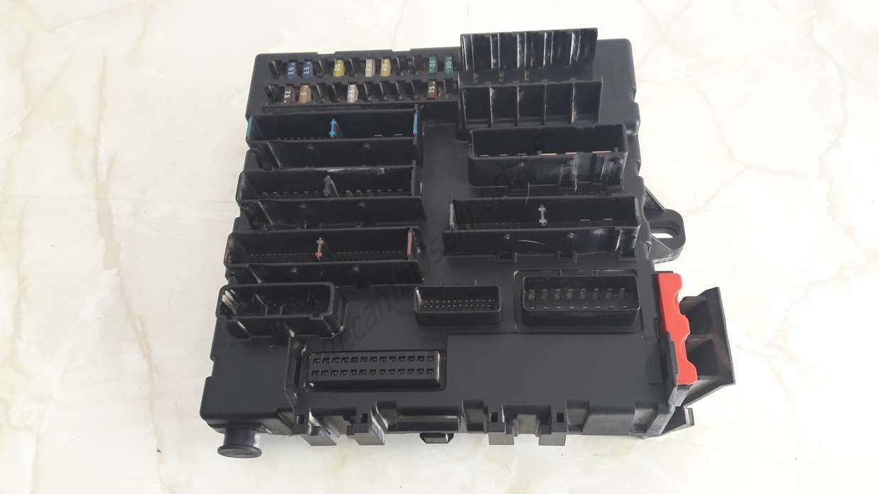 Caja de fusibles Opel Vectra C 13125487AZ 13125487 AZ 519031108