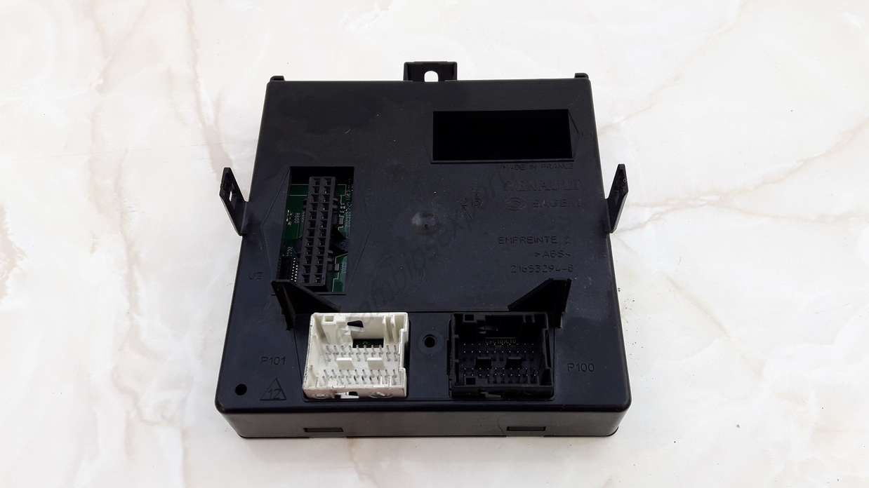Centralita Caja de Fusibles Renault Laguna 8200309015N 8200309015 8200292640 8200283811