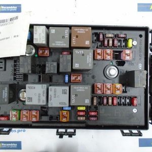 CAJA RELES FUSIBLES OPEL ASTRA J 13343767