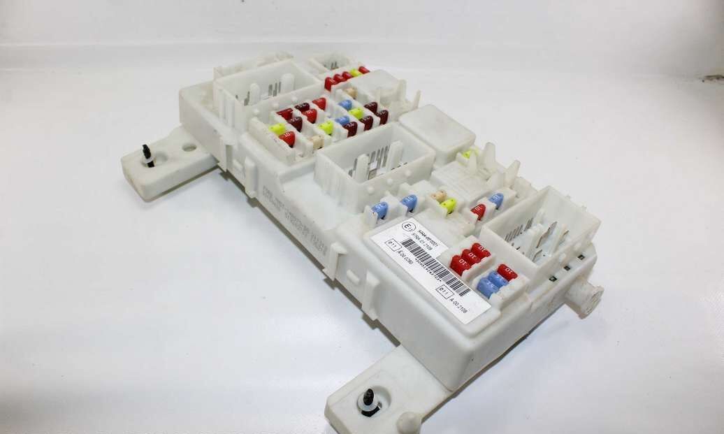 Caja de fusibles Ford Focus 7M5T14A073DG 7M5T-14A073-DG 519243703 97RA000001 97RA-00 0001 97RA012108 97RA-01 2108 8M5T14014CND 8M5T 14014 CND