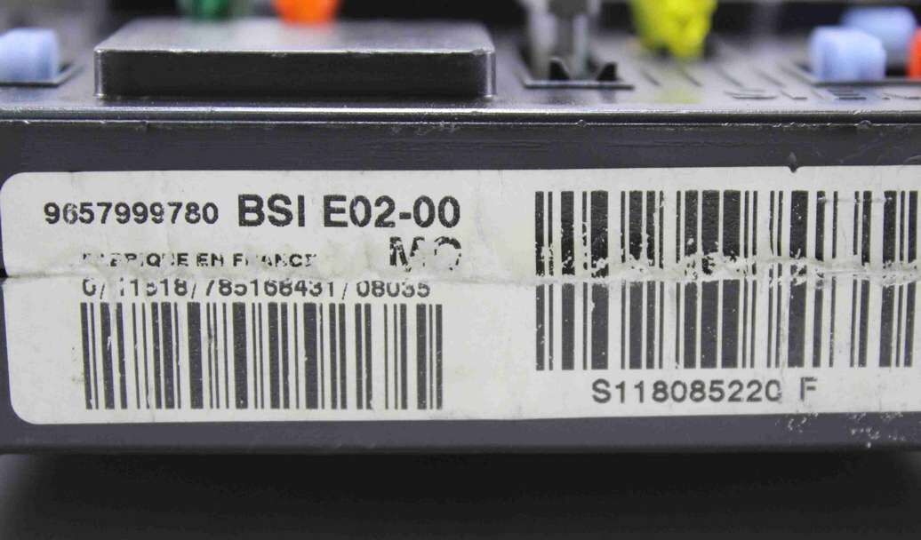 BSI Caja de fusibles Peugeot 206 Citroen Berlingo 9657999780 S118085220F S118085220 F - Imagen 2