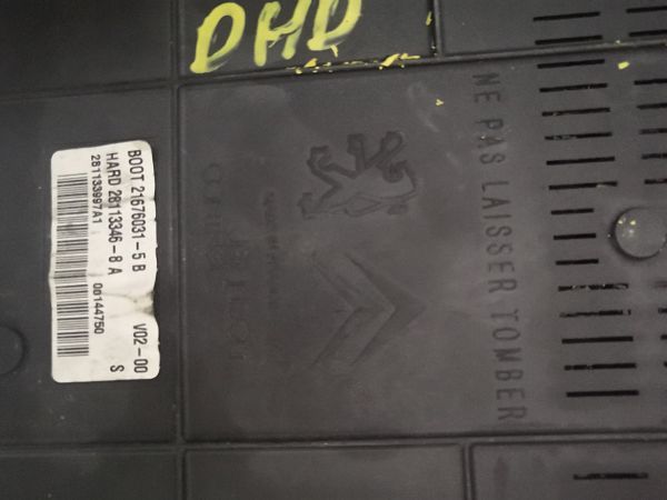 CITROEN C4 I 2005 Diesel Fusible módulo 281133997A1 21676031-5B 28113346-8A - Imagen 3