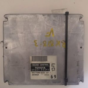 ECU Centralita motor TOYOTA AVENSIS 8966105692
