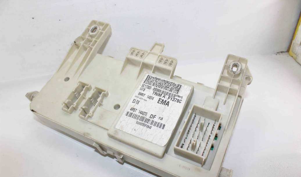 Caja de fusibles Ford Focus C-Max 4M5T14A073DF 4M5T-14A073-DF 519100507 6M5T14014EMA 6M5T 14014 EMA 4M5T14A073DF 4M5T 14A073 DF 97RA000001 97RA-00 0001 - Imagen 2