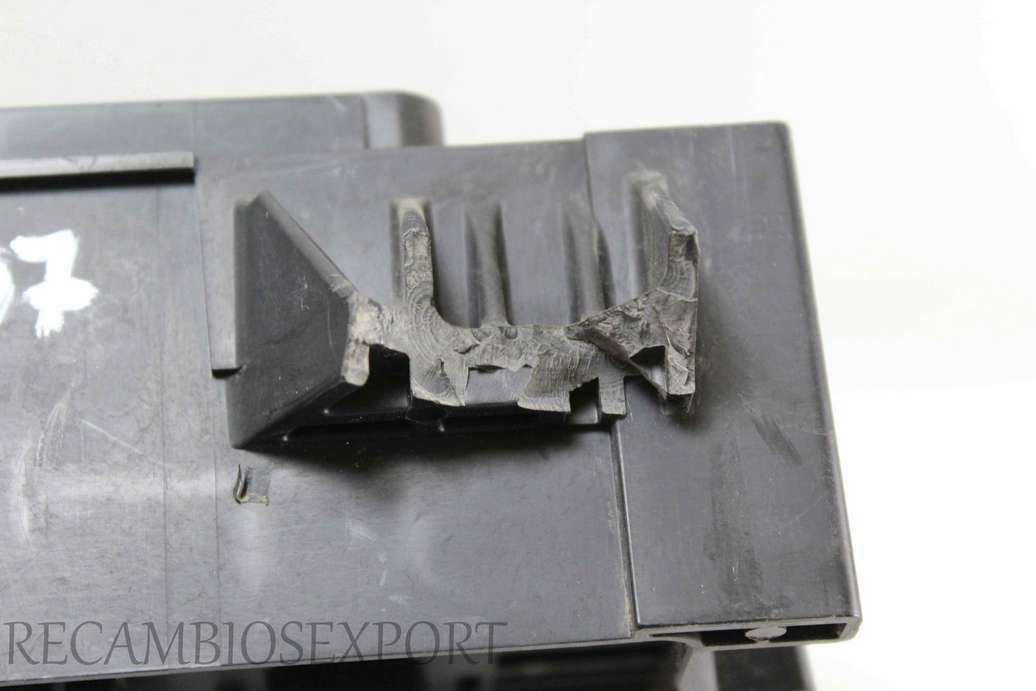 Caja de fusibles Kia Sorento EX Bj06 911613E010 91161-3E010 - Imagen 3