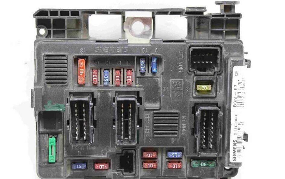 Caja de fusibles Peugeot 206 Citroen C2 C3 964349888000 9643498880-00 BSM-B3 Siemens S118470003D S118470003 D