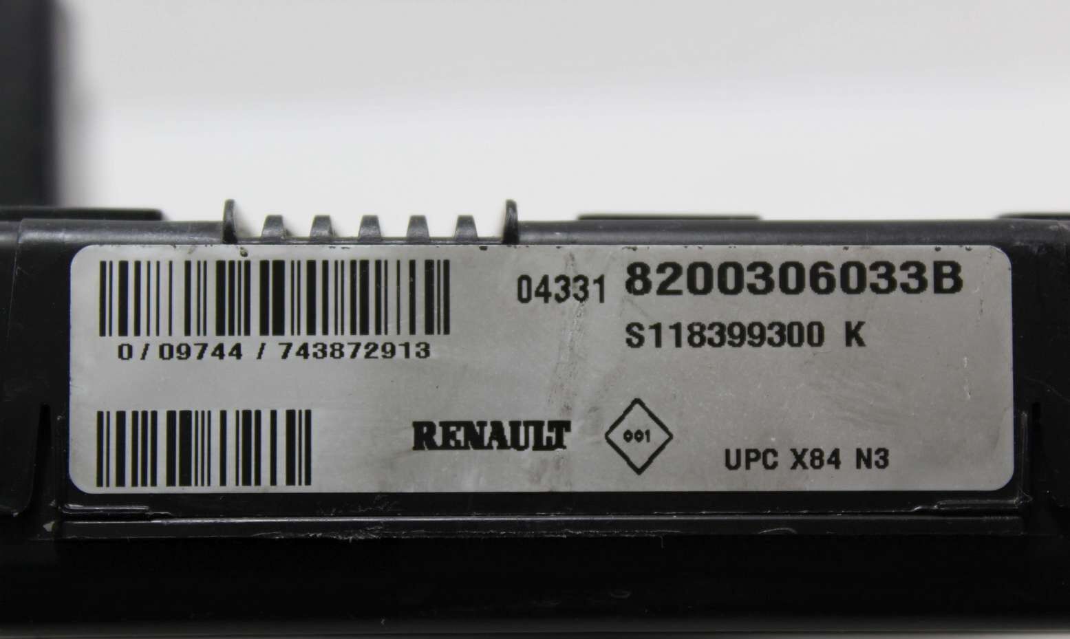 Centralita caja de fusibles Renault Megane 8200306033B S118399300K S118399300 K - Imagen 2