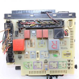 Caja de fusibles Ford Escort 95AG14A073EB