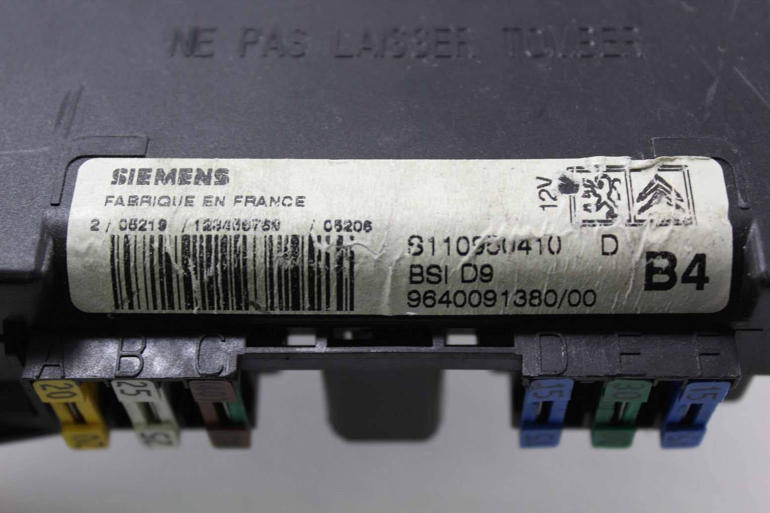 Caja de fusibles Peugeot Citroen 964009138000 9640091380/00 S110950410D S110950410 D - Imagen 2