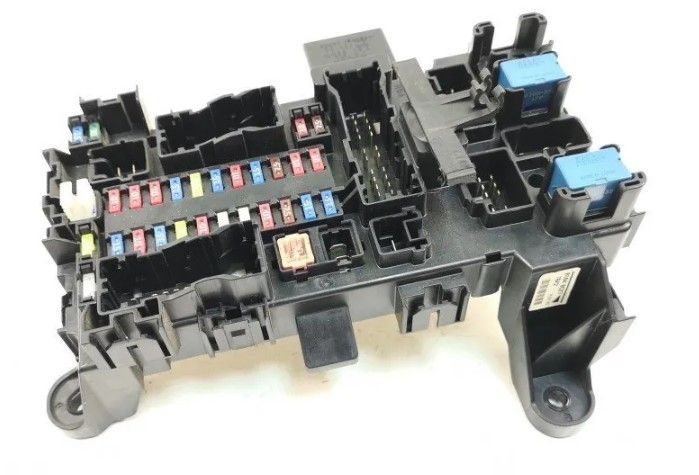 SUZUKI GRAND VITARA II MÓDULO DE FUSIBLE 3861084F21 0665005592
