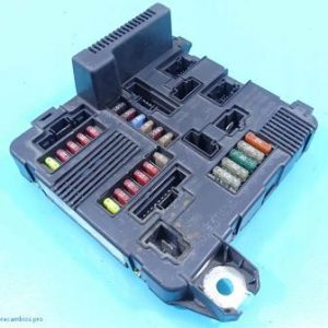 Caja de fusibles Renault Megane UPC X84 N3 8200306033B S118399300K