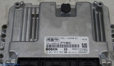 Centralita del motor Mazda 3 BOSCH 0281015963 7M61-12A650-BC 7M6112A650BC
