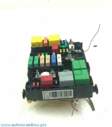 Caja reles fusibles PEUGEOT 208 9804846880