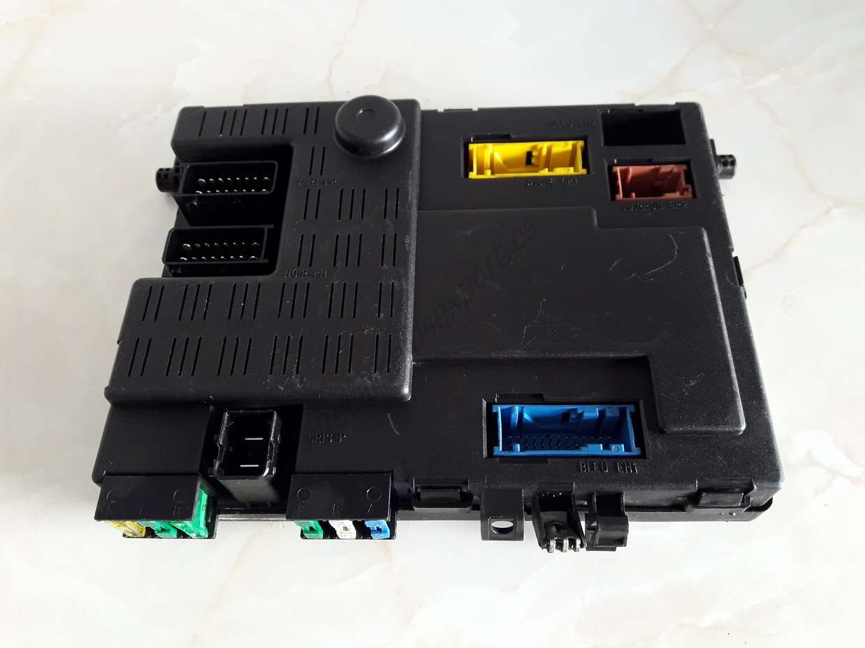 Caja de fusibles Peugeot Citroen 9642409880 96 424 098 80 73006212 BSI-BOITE M4